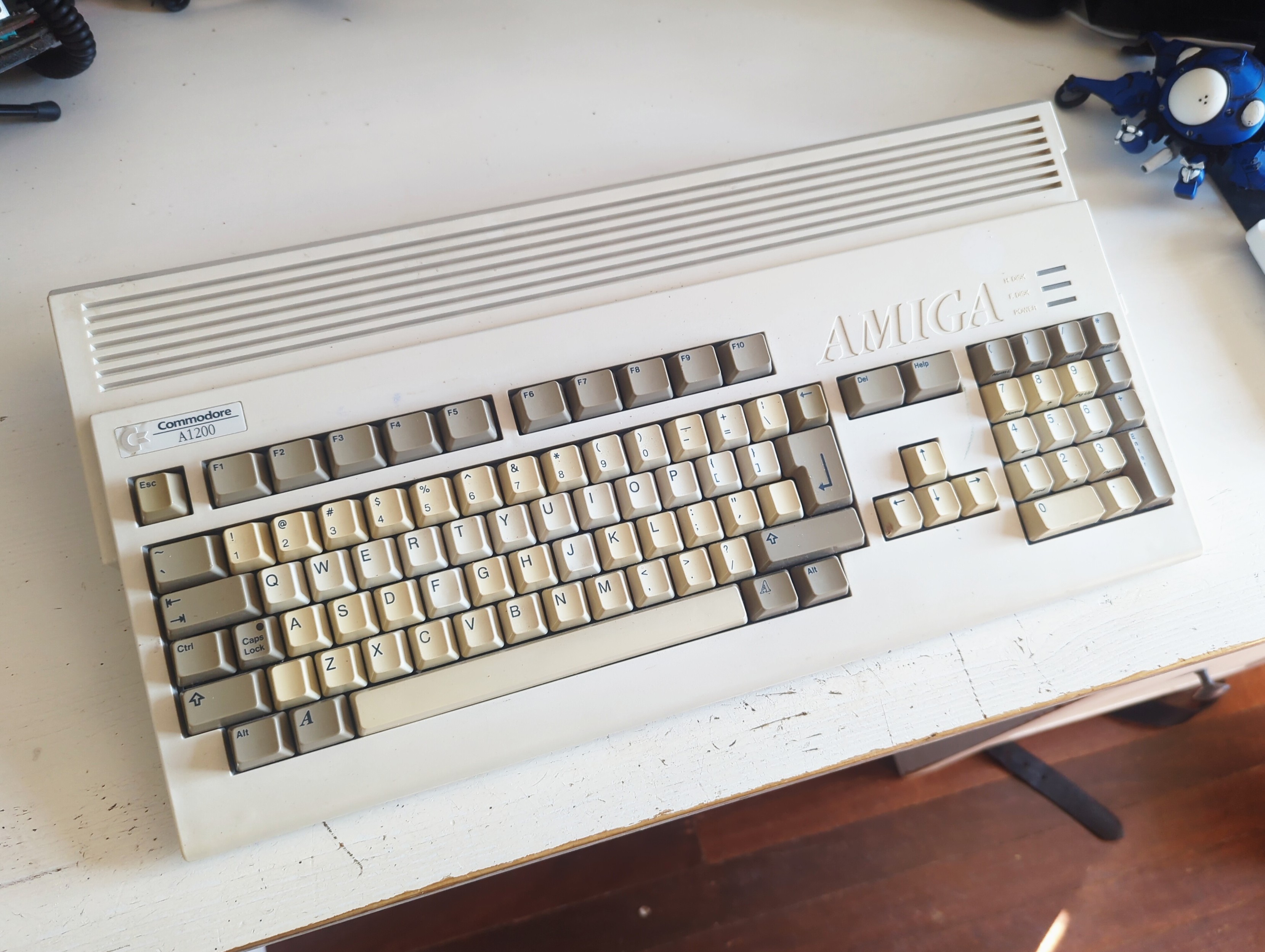 Amiga 1200 on a desk
